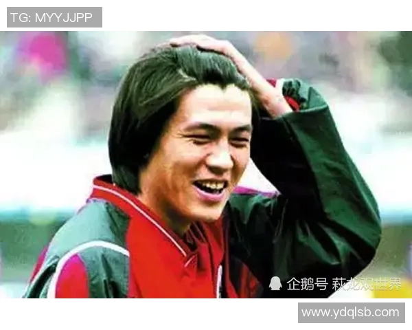 少林足球星爷大展绝技一脚将足球踢上天引发全场惊叹